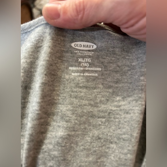 Girls Old Navy “hola, bonjour, hello, ciao” long sleeve scoop neck shirt. - Picture 5 of 6